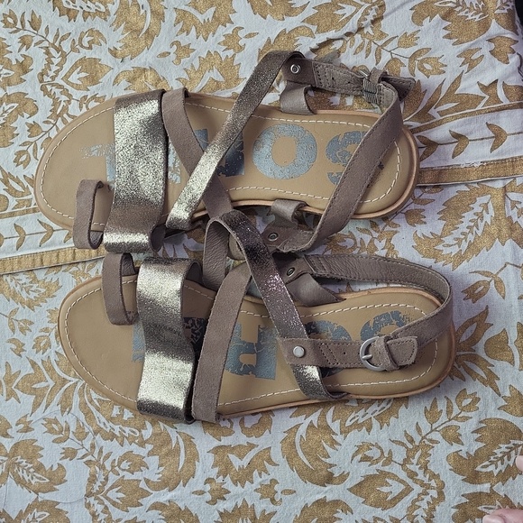 Sorel Ella Criss Cross Summer Sandles Golden Bronze Molded Sole Toe Ring Size 8 - Picture 6 of 8